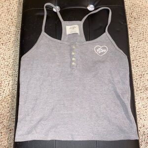 Never worn but i bought from a thrift store and couldn’t style <3